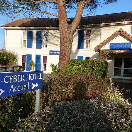 Ad Cyber-Hotel LʼUnion Exteriér fotografie